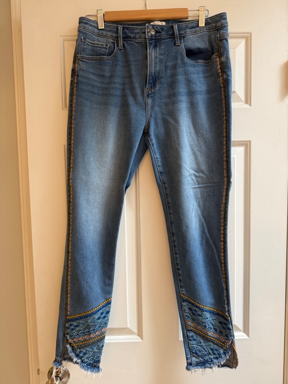 Driftwood Women’s Blue Embroidered Side-Trim Jeans